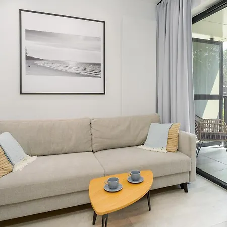 アパート Mare Shellter Kolo Kolobrzegu ロゴボ